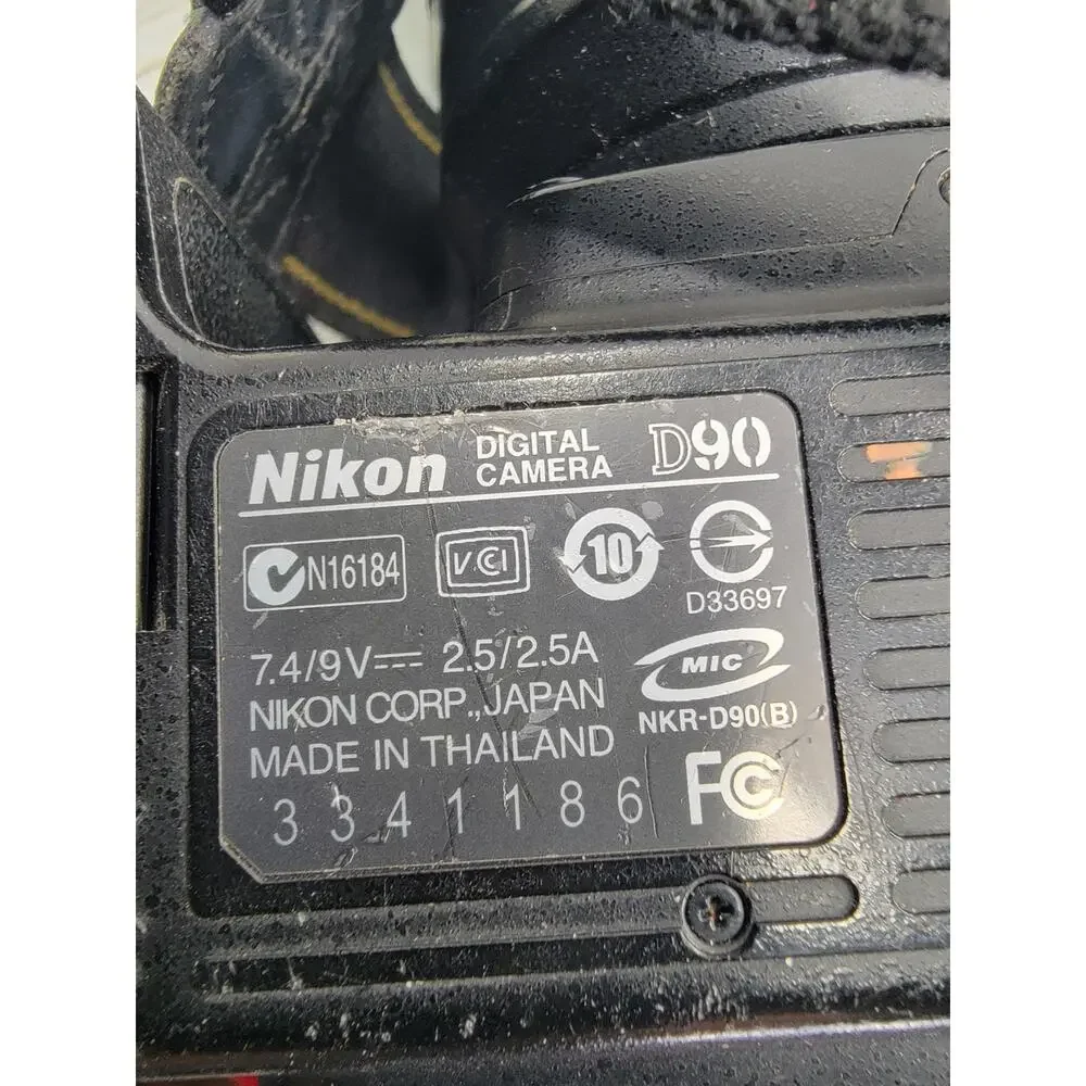 Nikon D90 DSLR Camera w/NIKKOR 70-300mm Lens Black with Battery and Charger